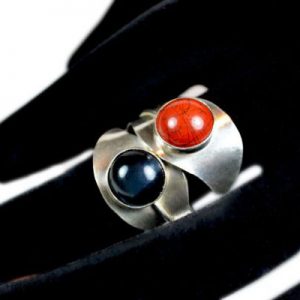 Sterling Silver helical twist adjustable size ring with red and black gemstones
